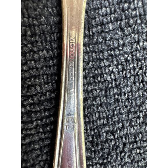 Victor Silver Co Randolph FLAT BUTTER SPREADER 5 7/8" - Picture 2 of 3